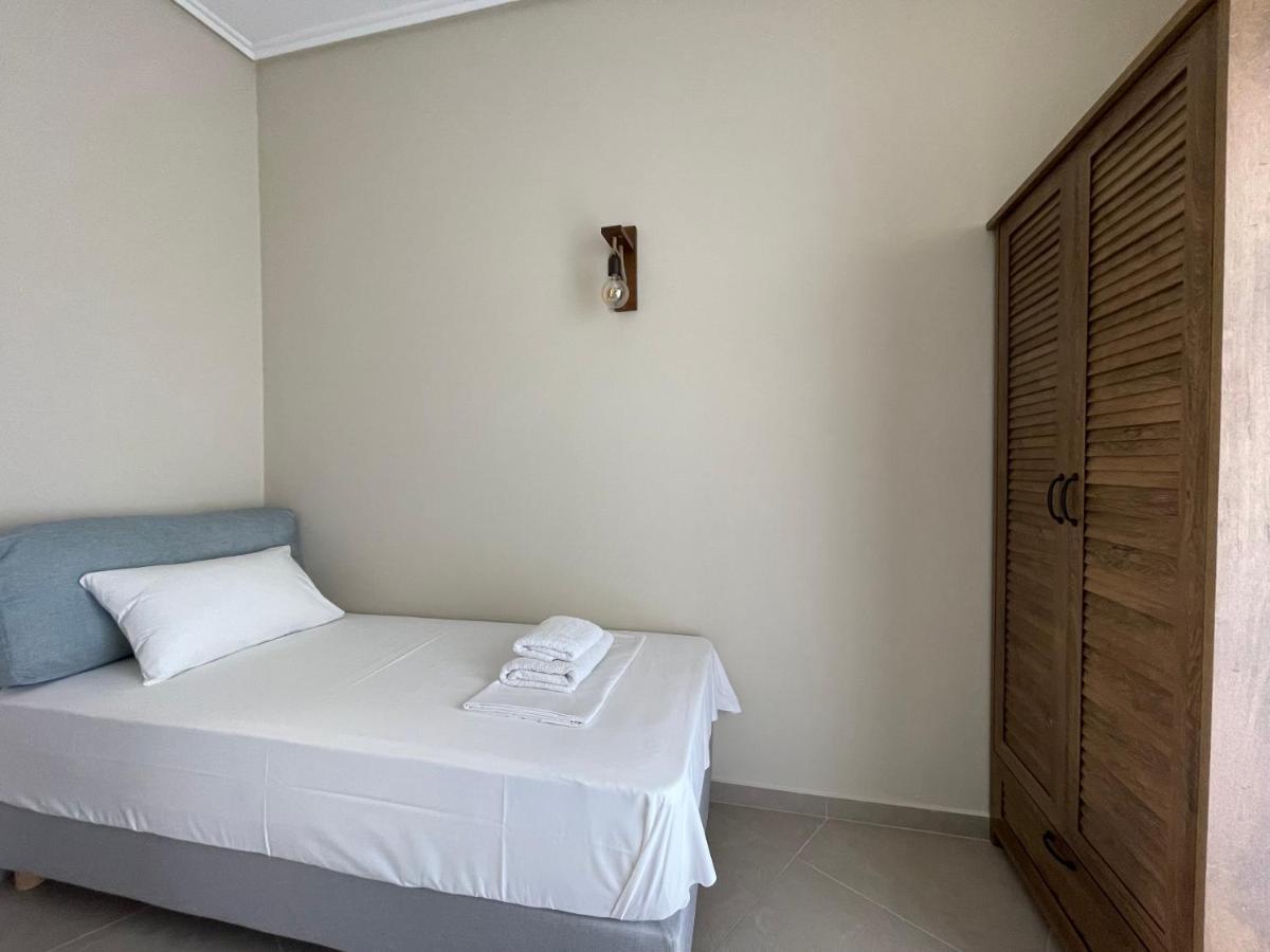 Poros Town Helen Hotel מראה חיצוני תמונה