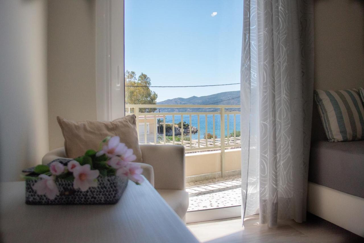Poros Town Helen Hotel מראה חיצוני תמונה